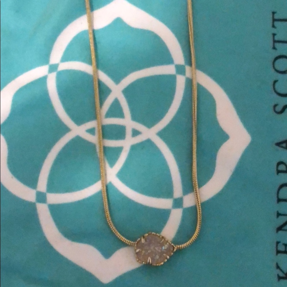 Kendra Scott necklace